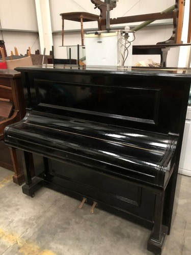 Upright piano - upright,
