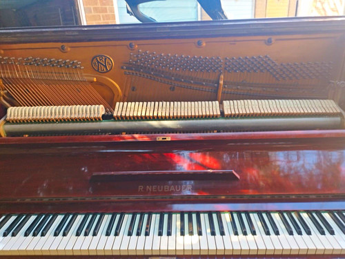 Neubauer upright piano - r.,