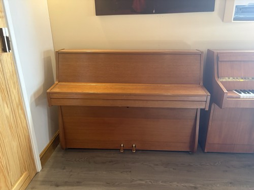 Lovely compact barratt - compact,