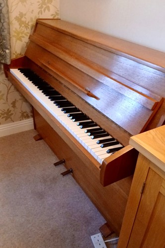 Compact modern piano zender - compact,