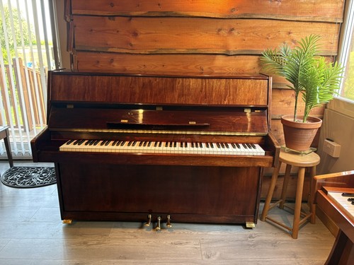 High gloss schaefer piano - high,