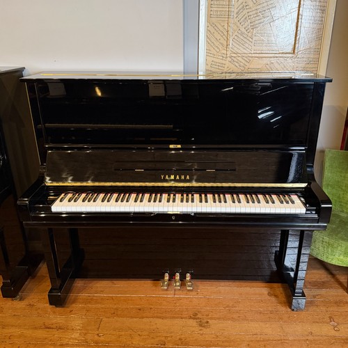 Yamaha upright piano black - u3,