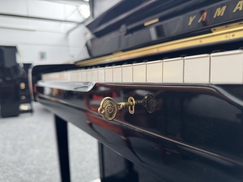 Yamaha upright piano - upright,