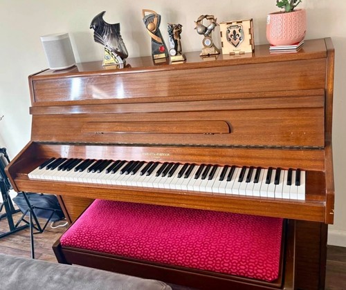 Practical modern piano tuned - practical,