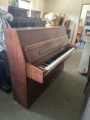 Bentley 114cm upright - piano,
