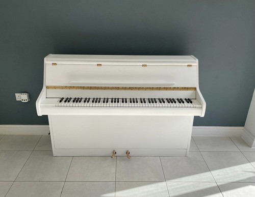Beautiful upright piano - upright,