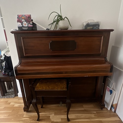 Upright piano mahogany - upright, finish